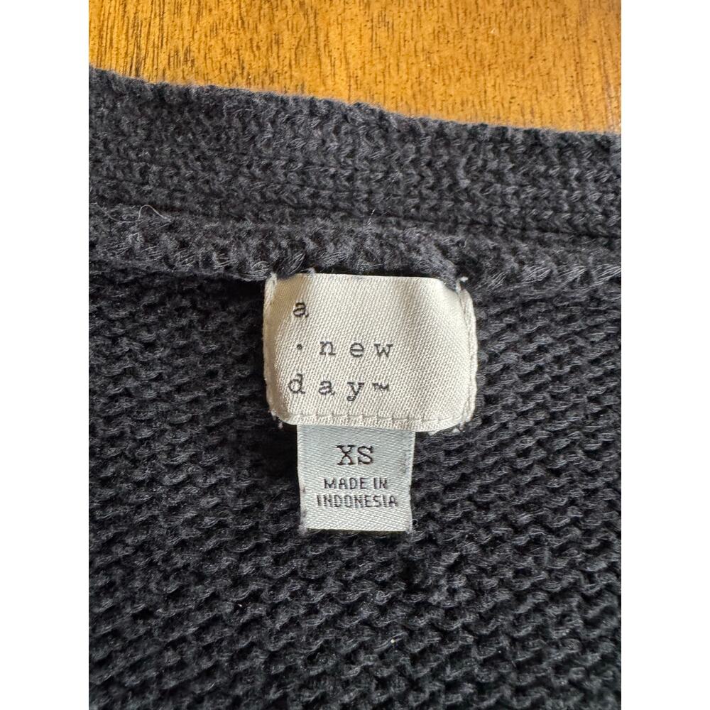 Black Chunky Knit Cardigan XS Button Front Cropped Boxy Pockets - Picture 5 of 11
